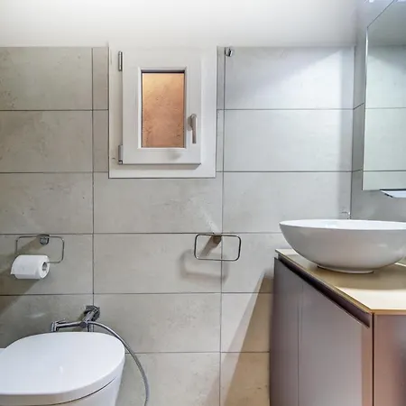 Canonica 1/2 Grande Apartment