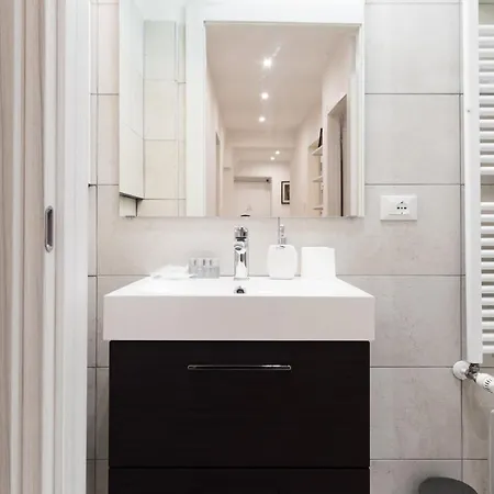 Canonica 1/2 Grande Apartment